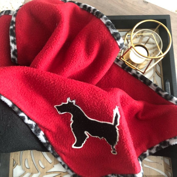 Dog Blanket with Dog Embroidery - Picture 2 of 6